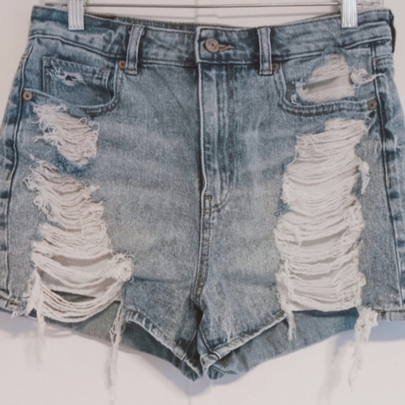 ↠ AE American Eagle Vintage Blue Wash Distressed High Rise Denim Jean Mom Shorts - Picture 1 of 4